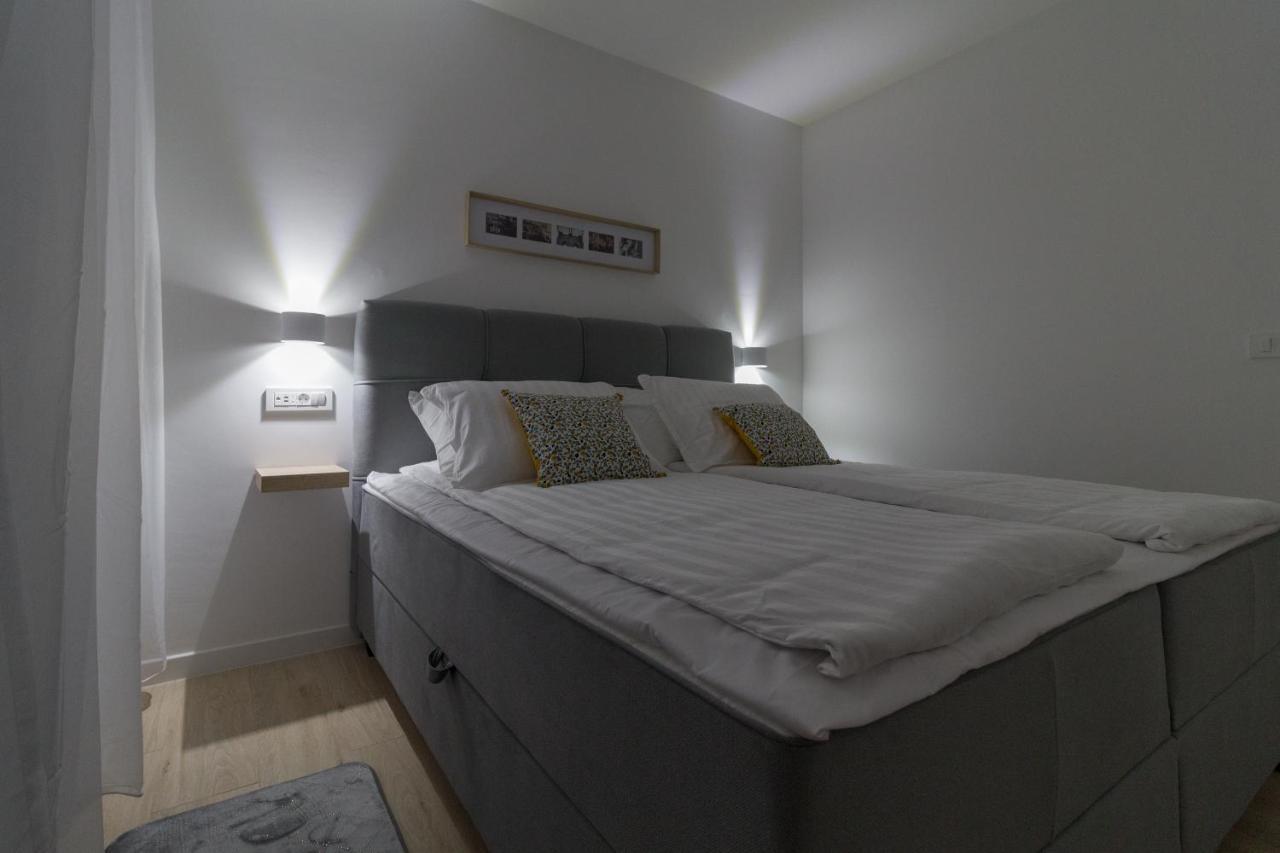 Villa Crystal Aenona Nin Esterno foto